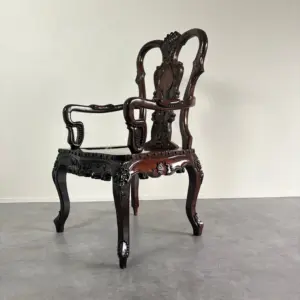 ロココ様式　ハイレリーフ彫刻が美しいガブリオールレッグアームチェア