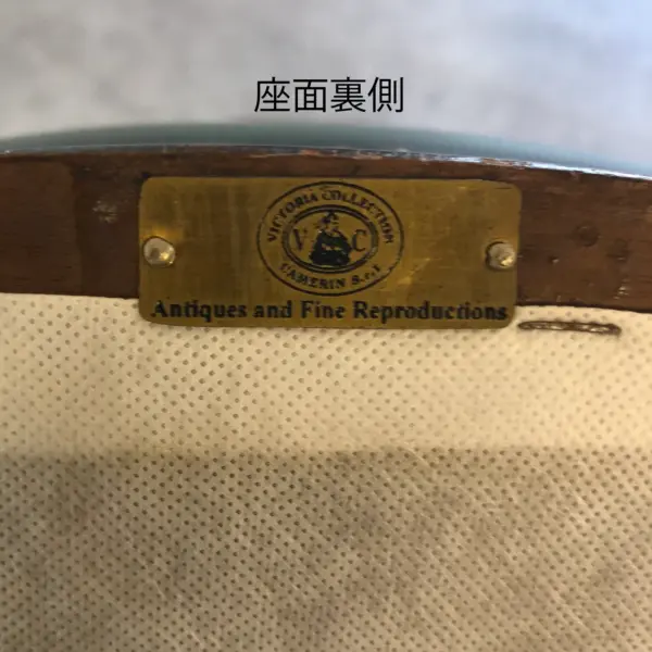 上質なグリーンレザーと重厚感のある木製フレームが魅力の、クラシカルなプレジデントチェア - 画像 (6)